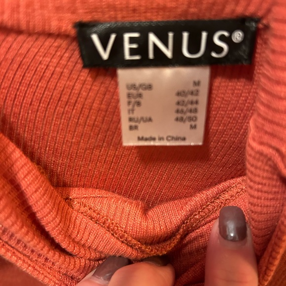 VENUS Rust Cutout Long Sleeve Top - Picture 4 of 4